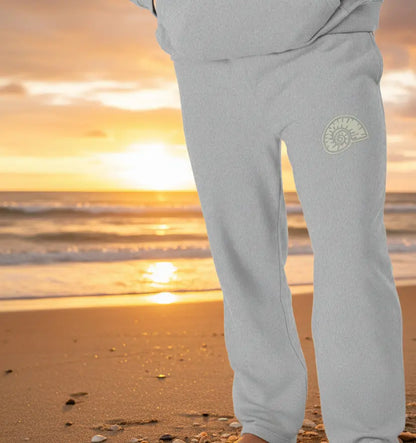 Ocean shell design Fleece-lined men’s joggers perfect for post-surf warmth and coastal exploration