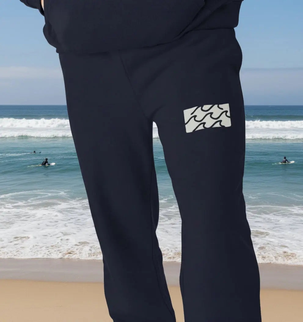 Comfortable men’s surfing jogging bottoms ideal for beach walks, surf trips, and travel