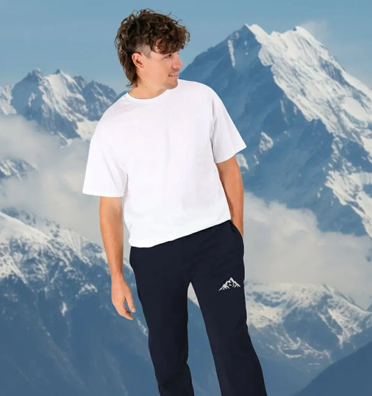 Mountain peak design Warm fleece-lined men’s joggers designed for mountain hikes and camping trips